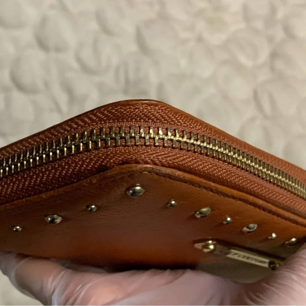 Vintage Juicy Couture Tan Wallet with Gold Zipper
